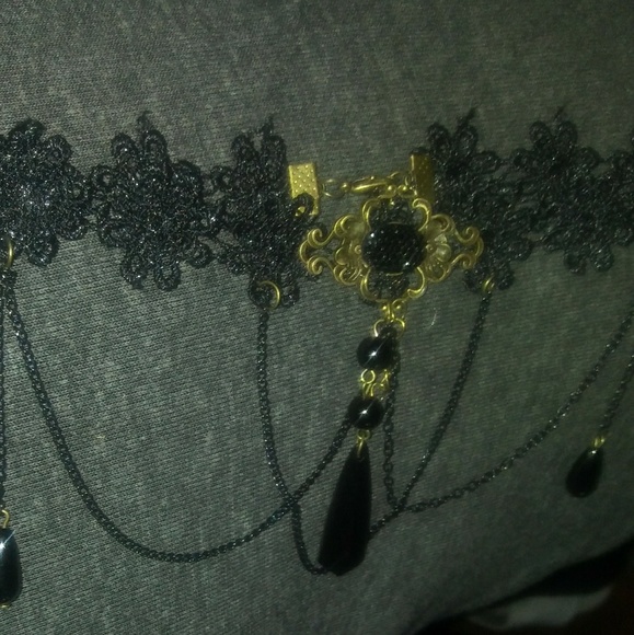 Royal Dangling Black Emblem Choker - Picture 4 of 4